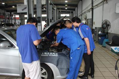 聯合走訪實踐點 不畏酷暑進車間，探索汽車銷售新路徑